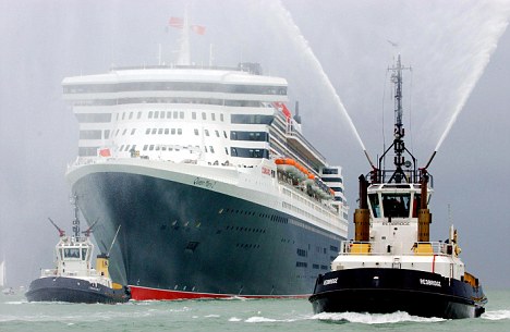 Cunard QM2 ship in Southampton cruise port, 2003, Dec 26